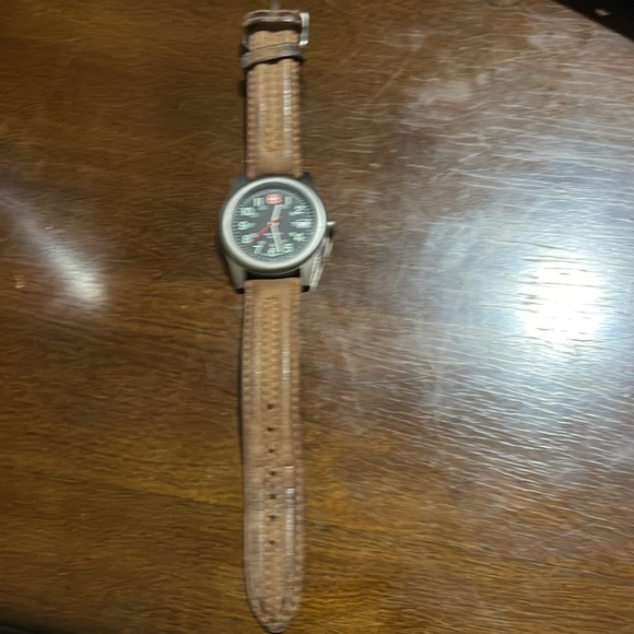 Vintage Marlboro Unlimited Women\'s Wenger Sak Design Swiss Watch \